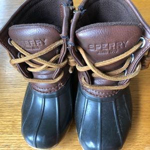 Toddler size 7 duck boots